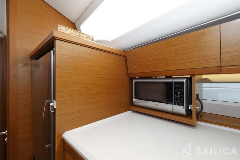 Jeanneau 54 - Yacht Charter Sailica