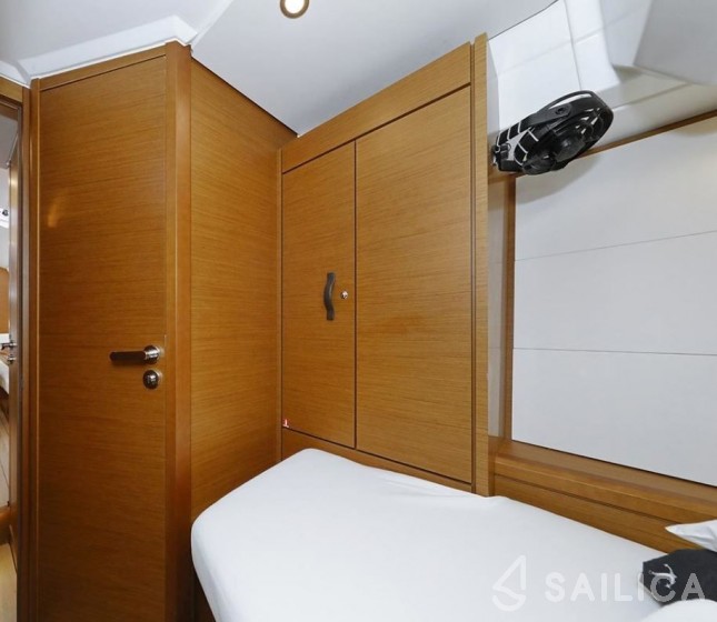 Jeanneau 54 - Yacht Charter Sailica