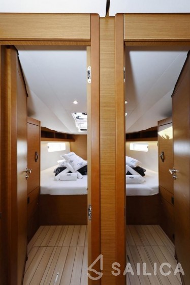 Jeanneau 54 - Yacht Charter Sailica