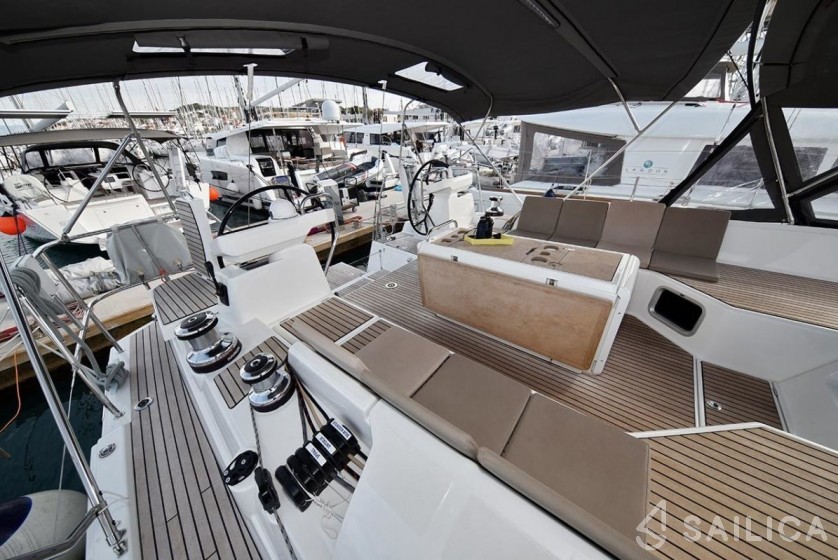 Jeanneau 54 - Yacht Charter Sailica