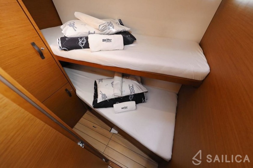 Jeanneau 54 - Yacht Charter Sailica