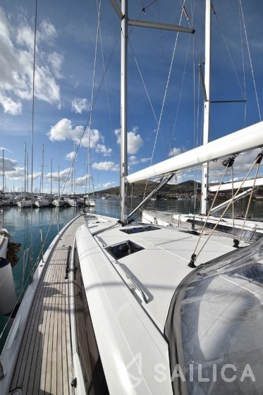 Jeanneau 54 - Yacht Charter Sailica