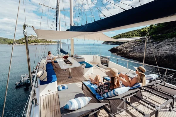 Gulet - Yacht Charter Sailica