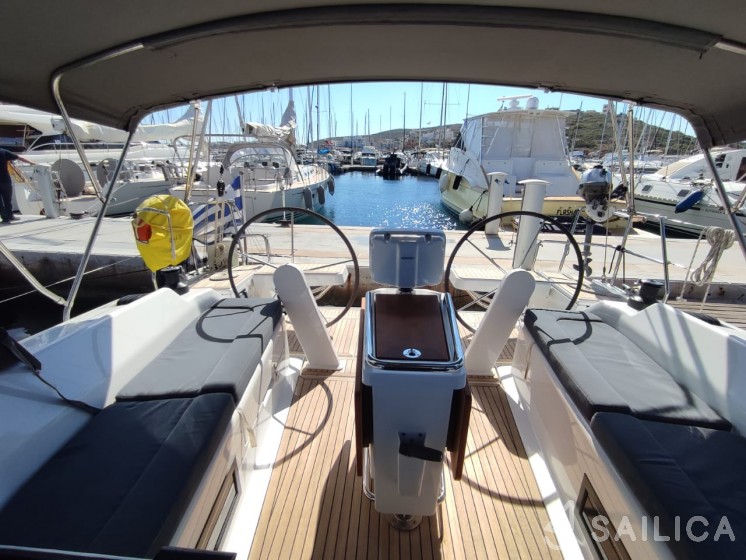 Hanse 418 - Yacht Charter Sailica