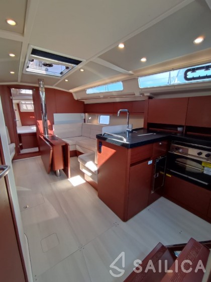 Hanse 418 - Yacht Charter Sailica