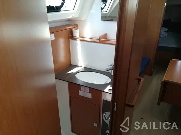 Bavaria 37 Cruiser - Yacht Charter Sailica