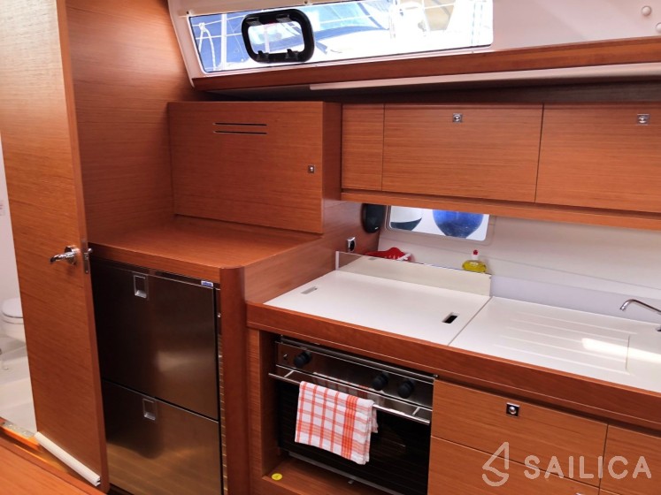 Dufour 382 GL - Yacht Charter Sailica