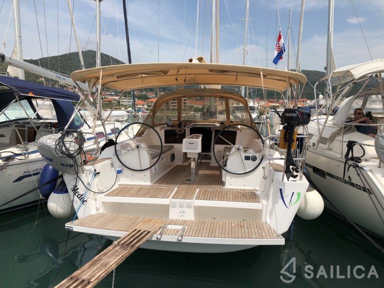 Dufour 382 GL - Yacht Charter Sailica