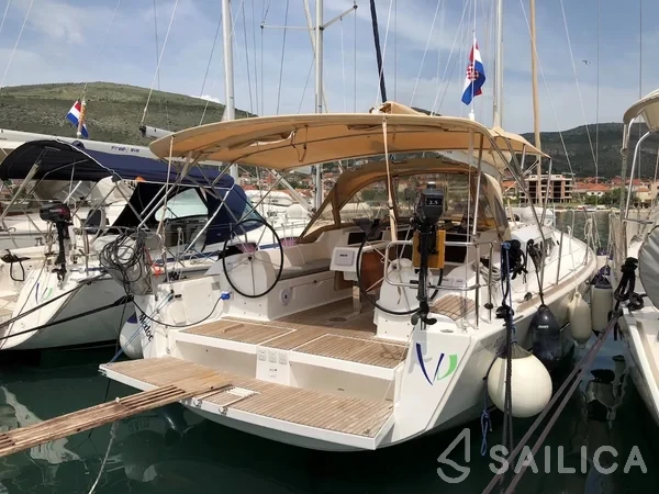 Dufour 382 GL - Yacht Charter Sailica
