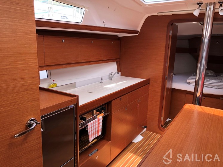 Dufour 382 GL - Yacht Charter Sailica