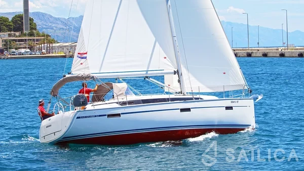 Bavaria 37 Cruiser - Yacht Charter Sailica