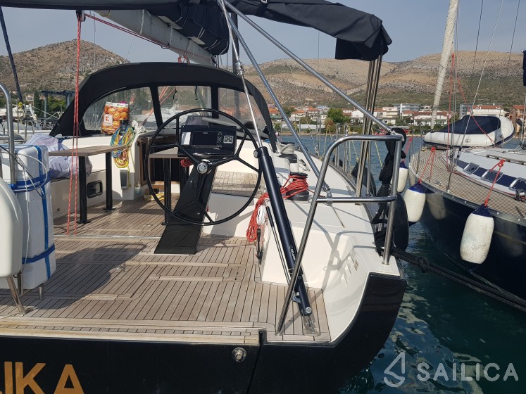 More 55 - Yacht Charter Sailica
