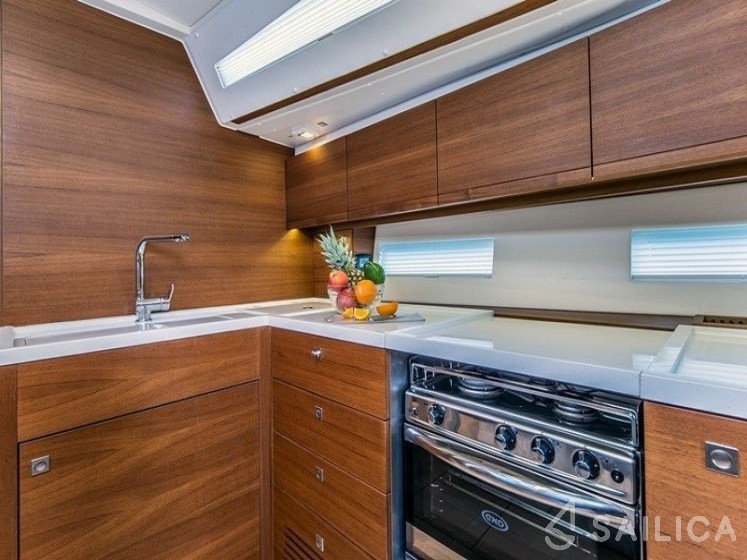 More 55 - Yacht Charter Sailica