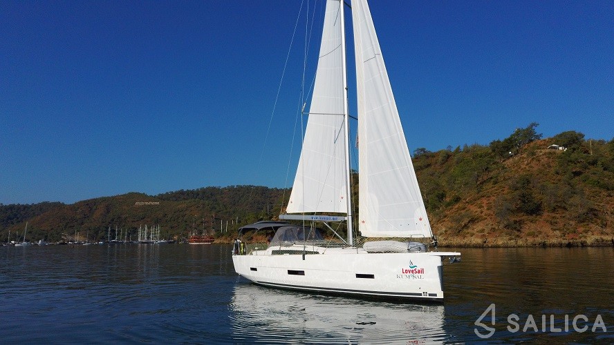 Dufour 430 - Yacht Charter Sailica