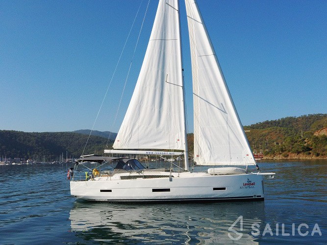 Dufour 430 - Yacht Charter Sailica