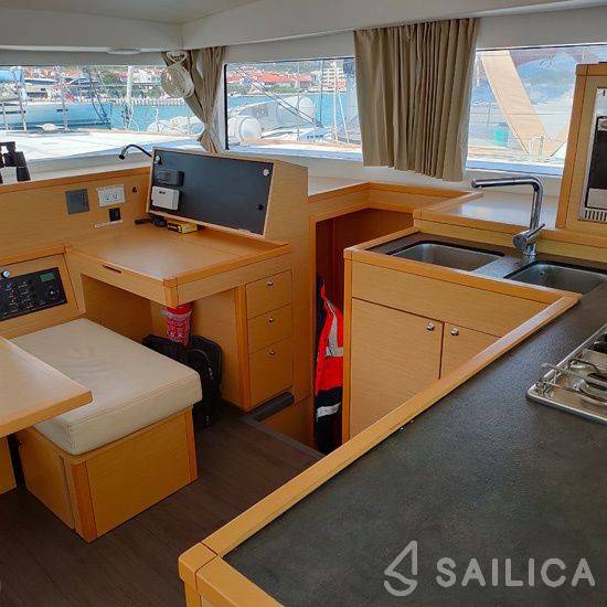 Lagoon 400 S2 - Yacht Charter Sailica