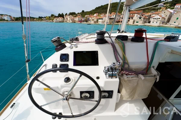 Lagoon 400 S2 - Yacht Charter Sailica