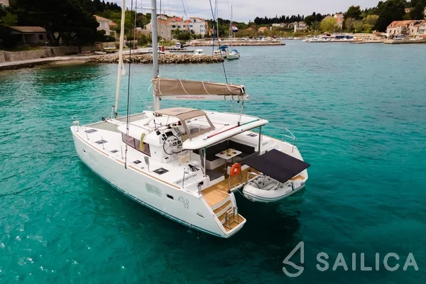 Lagoon 400 S2 - Yacht Charter Sailica