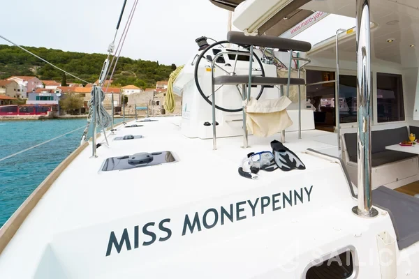 Lagoon 400 S2 - Yacht Charter Sailica