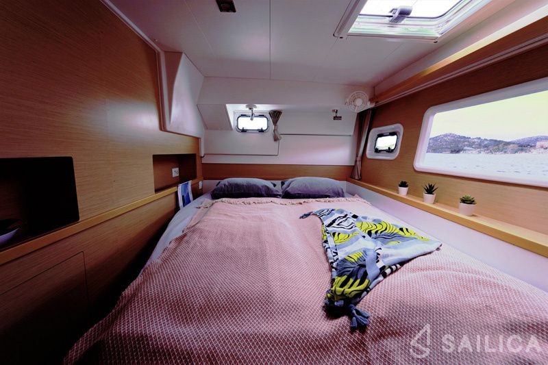 Lagoon 400 S2 - Yacht Charter Sailica