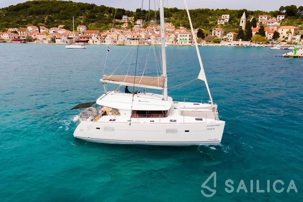 Lagoon 400 S2 - Yacht Charter Sailica