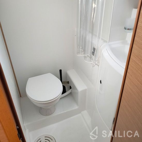 Lagoon 400 S2 - Yacht Charter Sailica