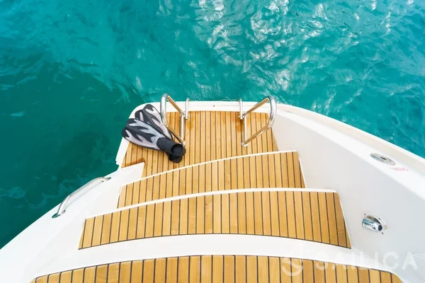 Lagoon 400 S2 - Yacht Charter Sailica