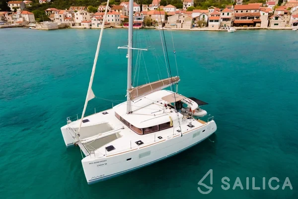 Lagoon 400 S2 - Yacht Charter Sailica