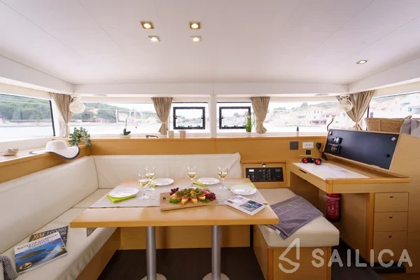 Lagoon 400 S2 - Yacht Charter Sailica