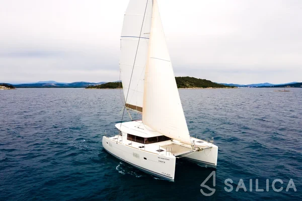 Lagoon 400 S2 - Yacht Charter Sailica