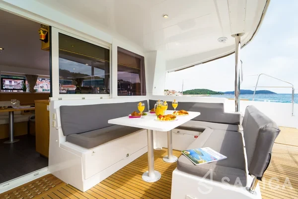 Lagoon 400 S2 - Yacht Charter Sailica