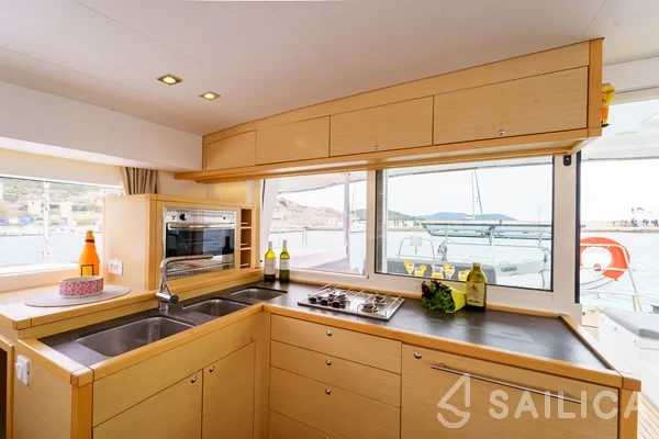 Lagoon 400 S2 - Yacht Charter Sailica