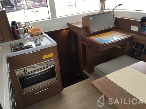 Lagoon 40 - Yacht Charter Sailica