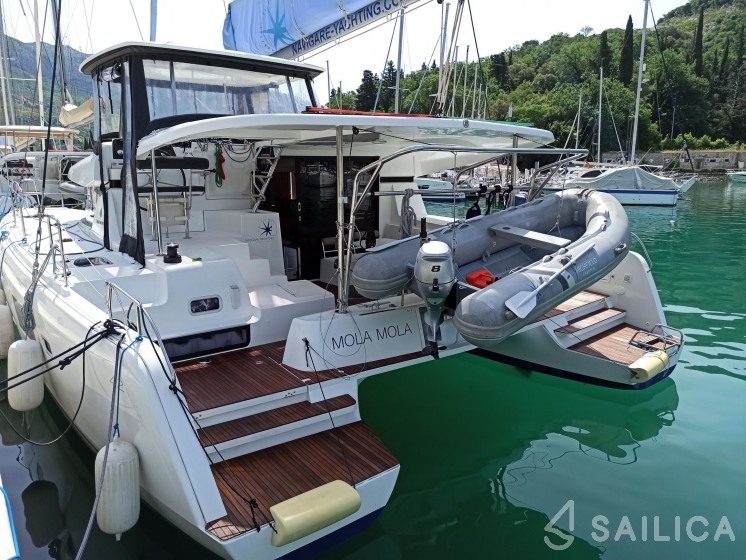 Lagoon 42 - Yacht Charter Sailica