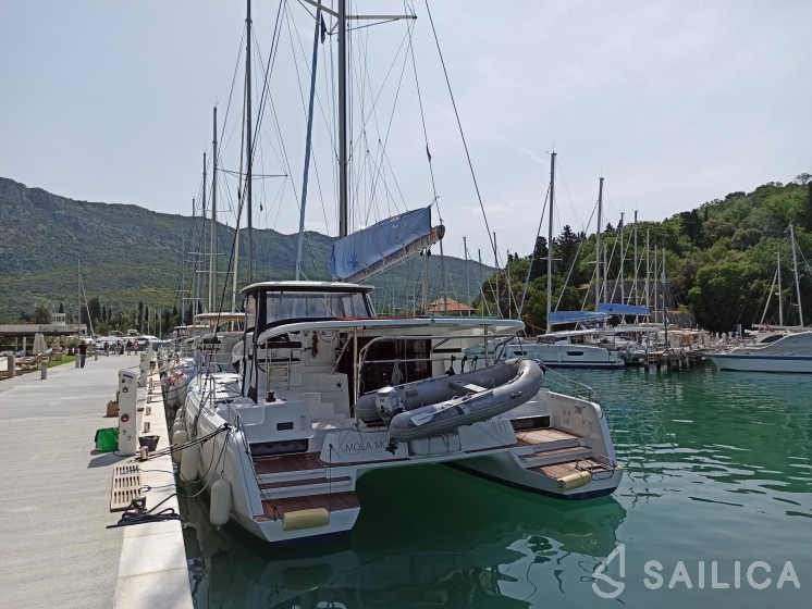 Lagoon 42 - Yacht Charter Sailica