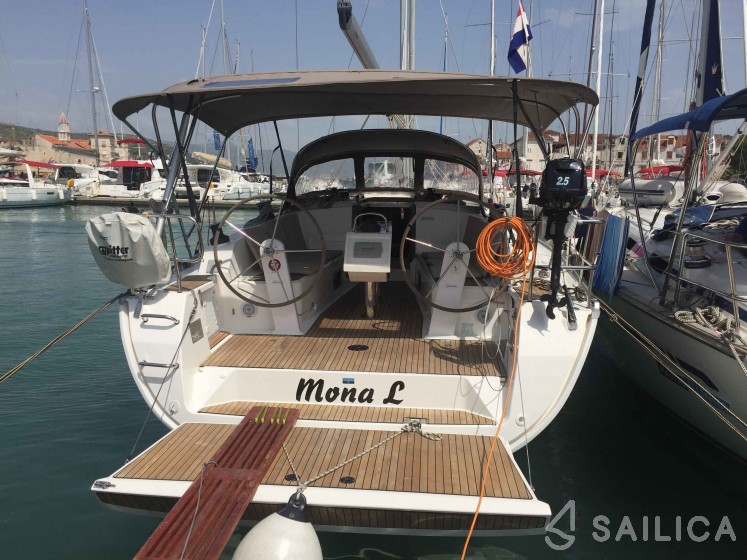 Bavaria Cruiser 41 - 3 cab. - Yacht Charter Sailica