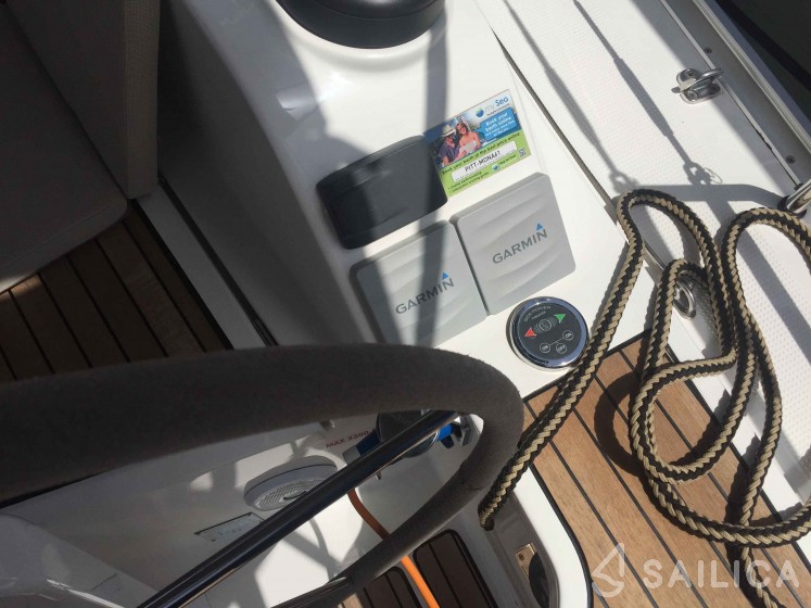 Bavaria Cruiser 41 - 3 cab. - Yacht Charter Sailica