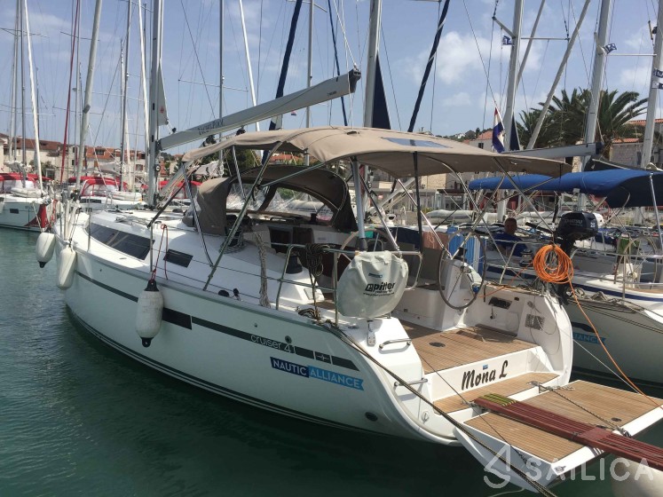 Bavaria Cruiser 41 - 3 cab. - Yacht Charter Sailica