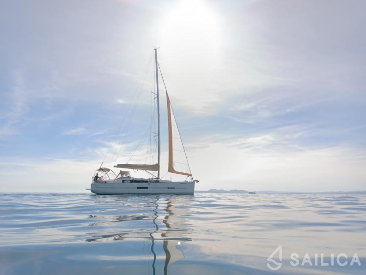 Dufour 382 GL - Yacht Charter Sailica