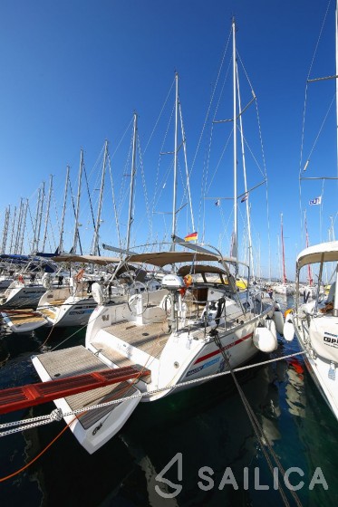 Bavaria 41 Cruiser - Yacht Charter Sailica