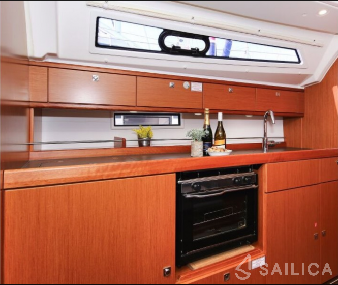 Bavaria 41 Cruiser - Yacht Charter Sailica