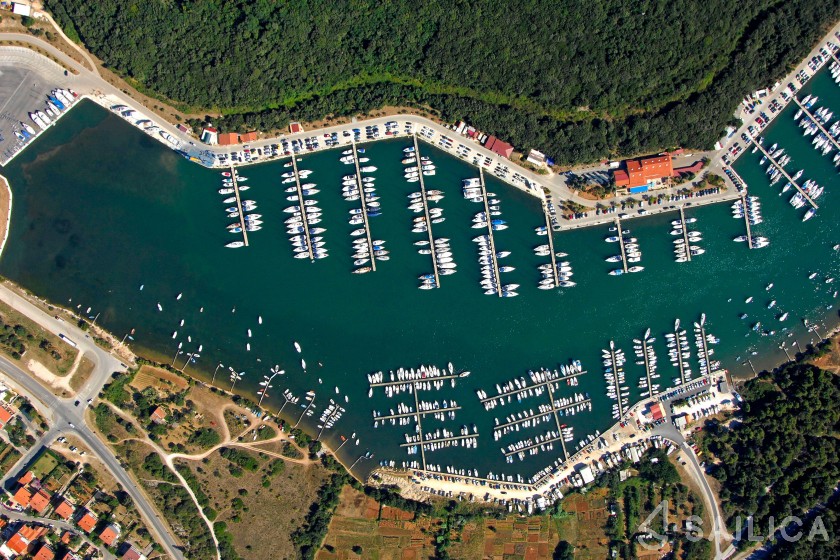 Bavaria 41 Cruiser - Yacht Charter Sailica