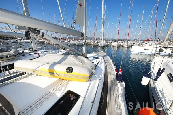 Bavaria 41 Cruiser - Yacht Charter Sailica