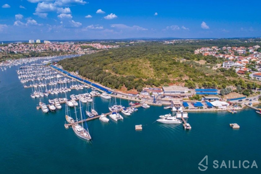 Bavaria 41 Cruiser - Yacht Charter Sailica
