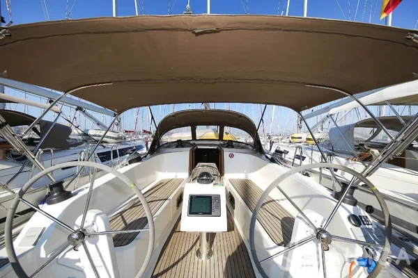 Bavaria 41 Cruiser - Yacht Charter Sailica