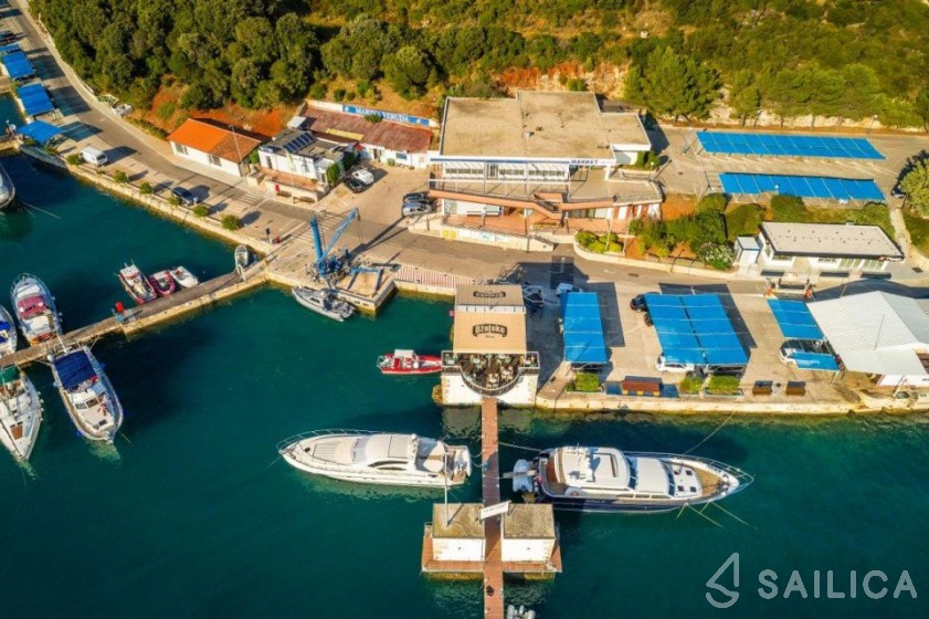 Bavaria 41 Cruiser - Yacht Charter Sailica
