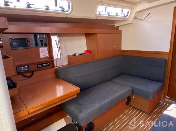 Hanse 445 - Yacht Charter Sailica