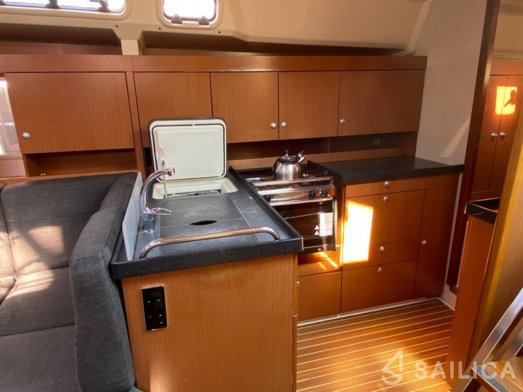 Hanse 445 - Yacht Charter Sailica