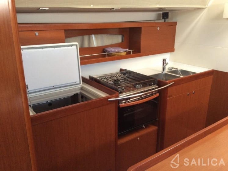Oceanis 50 Family - Yacht Charter Sailica