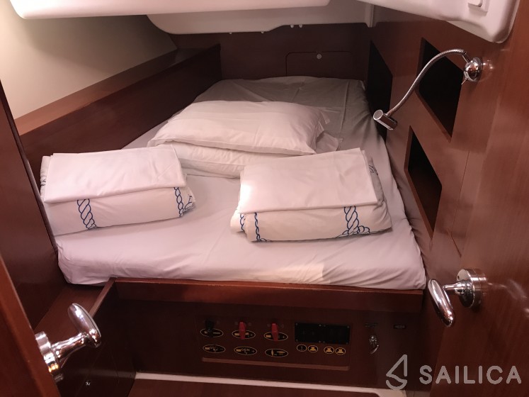 Oceanis 50 Family - Yacht Charter Sailica